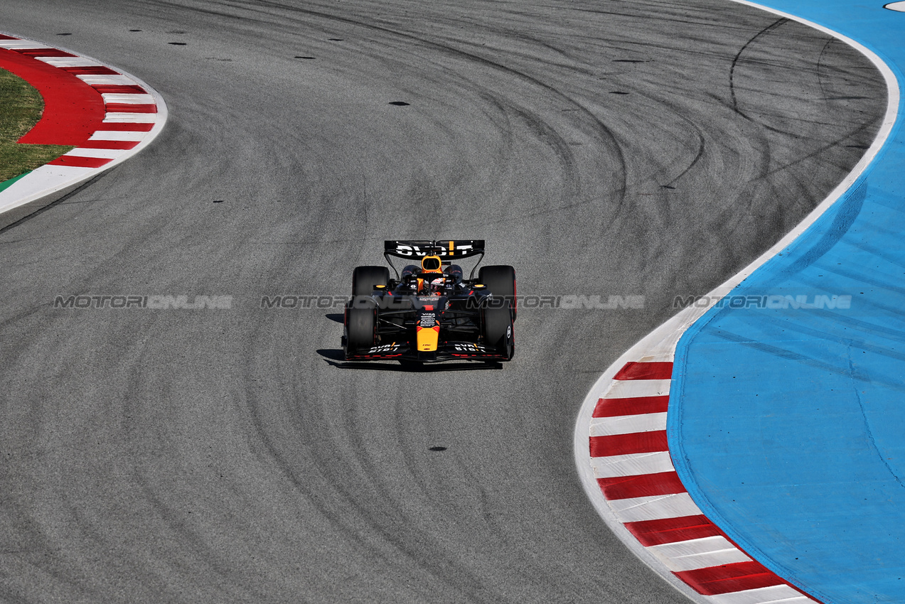 GP SPAGNA, Max Verstappen (NLD) Red Bull Racing RB20.

21.06.2024 Formula 1 World Championship, Rd 10, Spanish Grand Prix, Barcelona, Spain, Practice Day.

- www.xpbimages.com, EMail: requests@xpbimages.com © Copyright: Rew / XPB Images