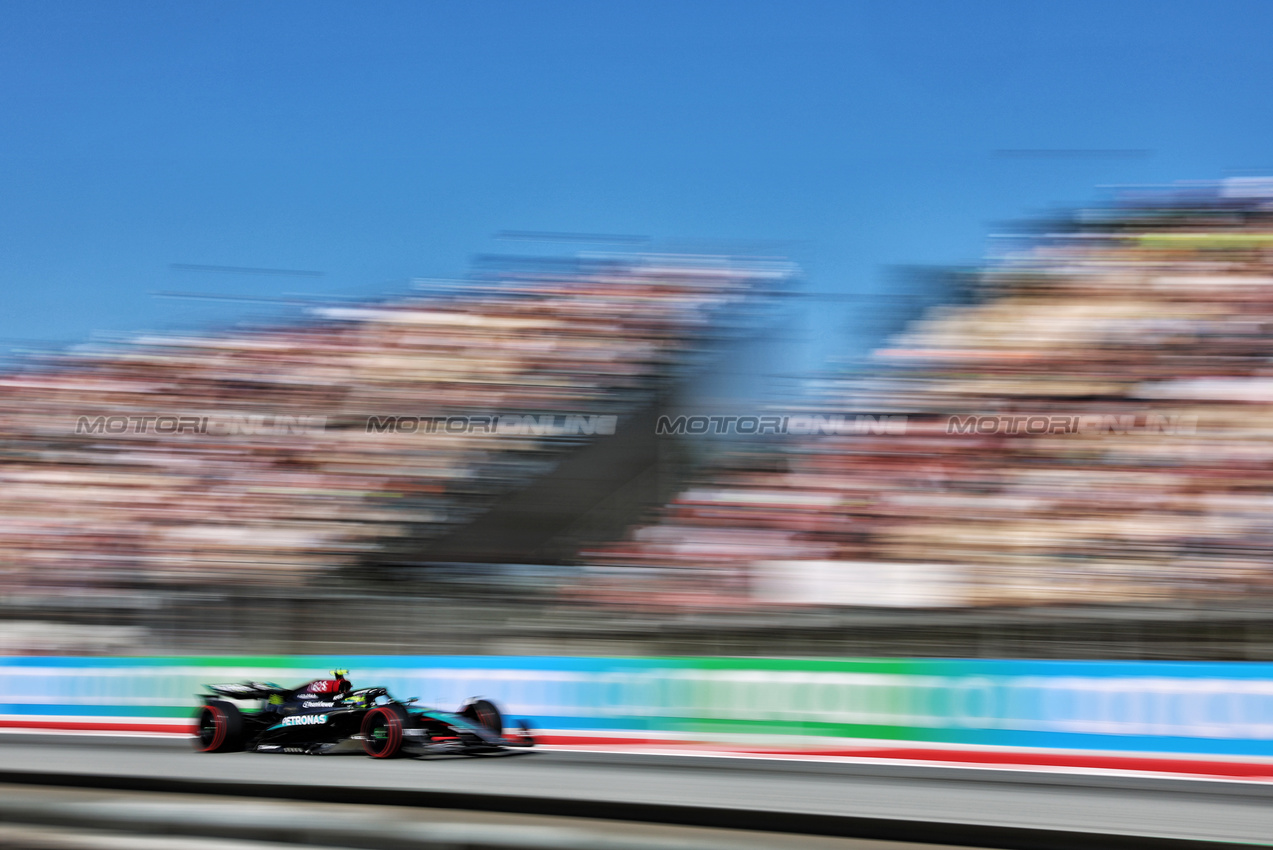 GP SPAGNA, Lewis Hamilton (GBR) Mercedes AMG F1 W15.

21.06.2024 Formula 1 World Championship, Rd 10, Spanish Grand Prix, Barcelona, Spain, Practice Day.

- www.xpbimages.com, EMail: requests@xpbimages.com © Copyright: Rew / XPB Images