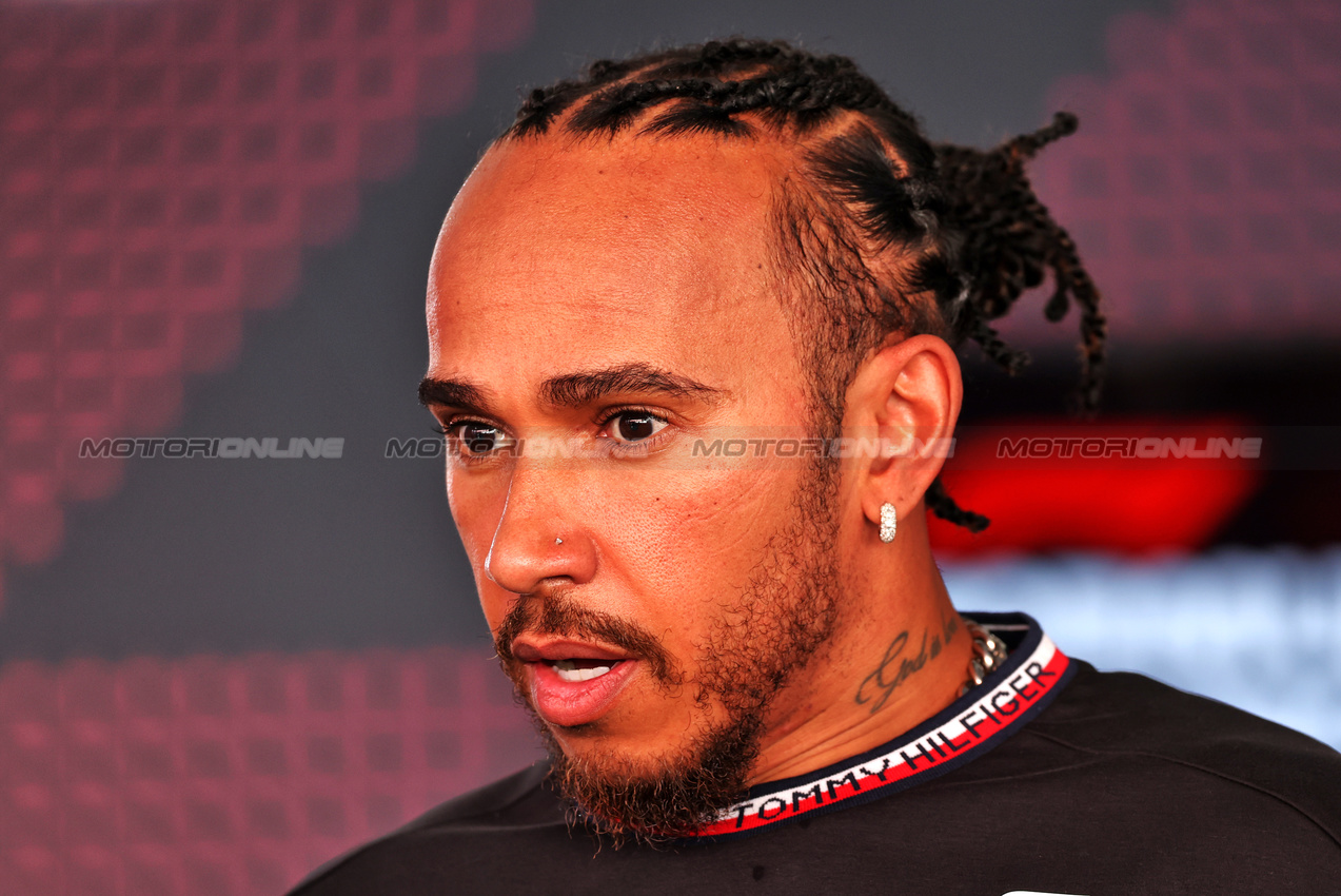 GP SPAGNA, Lewis Hamilton (GBR) Mercedes AMG F1.

21.06.2024 Formula 1 World Championship, Rd 10, Spanish Grand Prix, Barcelona, Spain, Practice Day.

- www.xpbimages.com, EMail: requests@xpbimages.com © Copyright: Rew / XPB Images