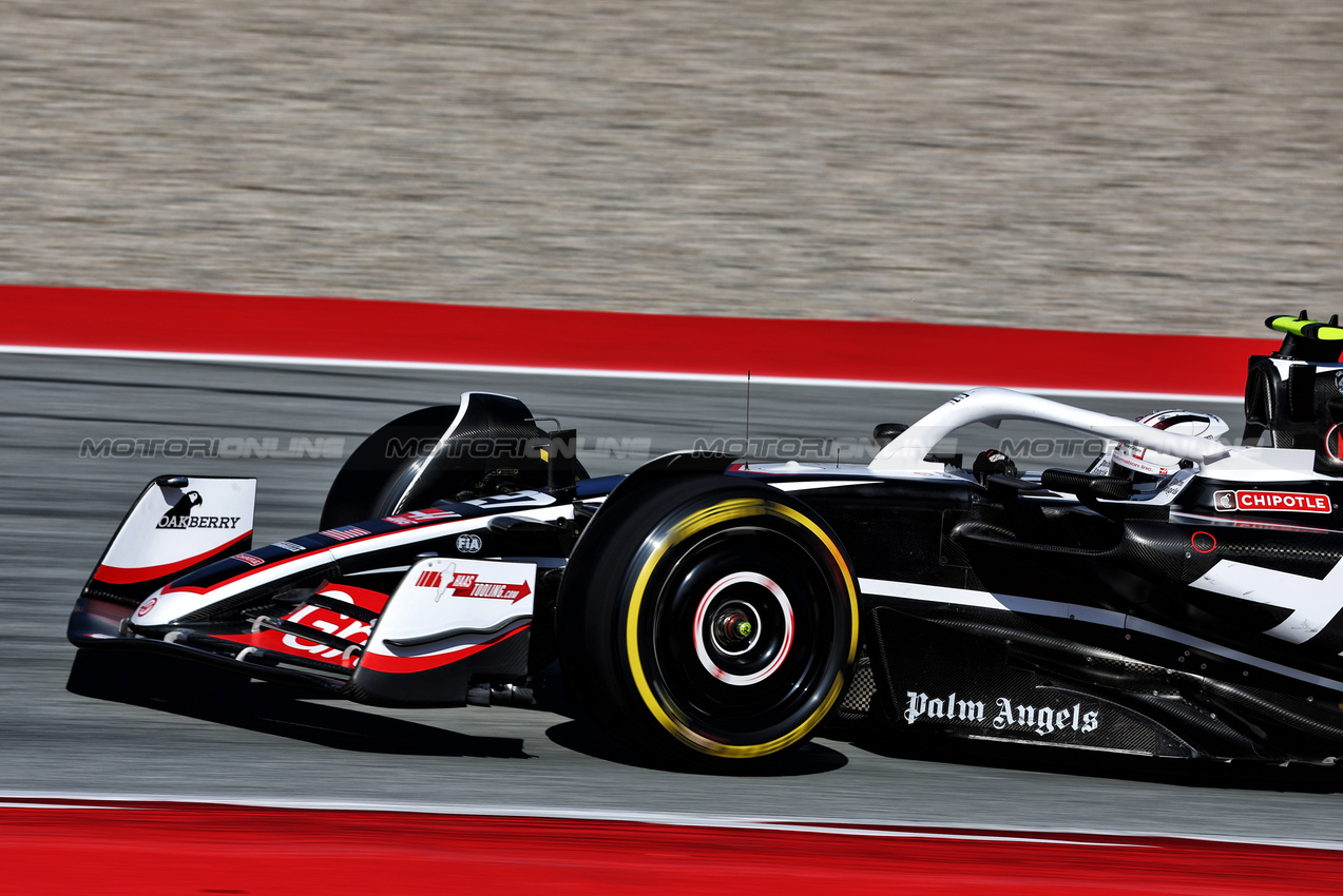 GP SPAGNA, Nico Hulkenberg (GER) Haas VF-24.

21.06.2024 Formula 1 World Championship, Rd 10, Spanish Grand Prix, Barcelona, Spain, Practice Day.

 - www.xpbimages.com, EMail: requests@xpbimages.com © Copyright: Coates / XPB Images