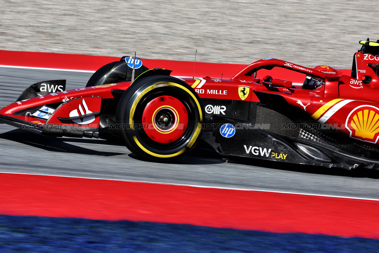 GP SPAGNA, Carlos Sainz Jr (ESP) Ferrari SF-24.

21.06.2024 Formula 1 World Championship, Rd 10, Spanish Grand Prix, Barcelona, Spain, Practice Day.

 - www.xpbimages.com, EMail: requests@xpbimages.com © Copyright: Coates / XPB Images