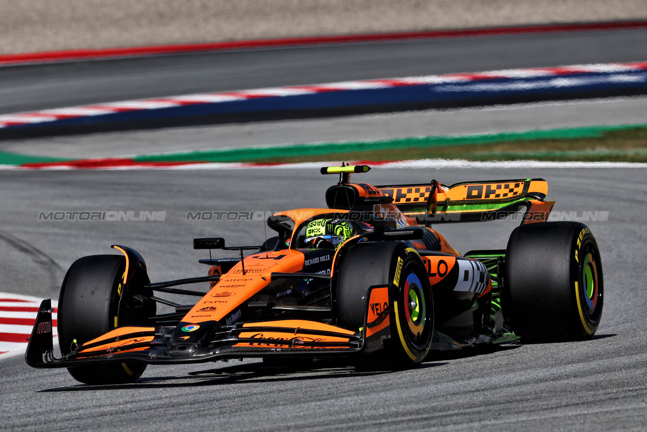 GP SPAGNA, Lando Norris (GBR) McLaren MCL38.

21.06.2024 Formula 1 World Championship, Rd 10, Spanish Grand Prix, Barcelona, Spain, Practice Day.

 - www.xpbimages.com, EMail: requests@xpbimages.com © Copyright: Coates / XPB Images