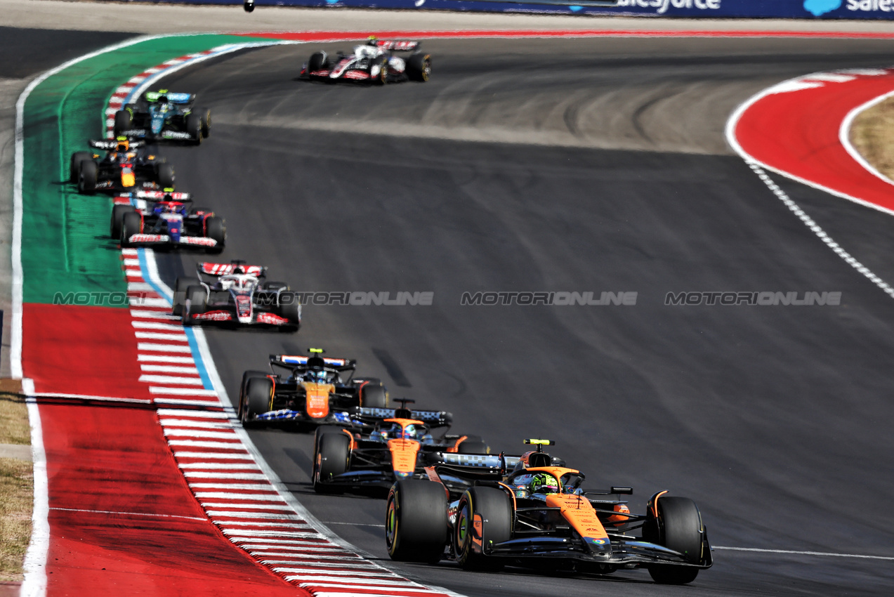 GP STATI UNITI, Lando Norris (GBR) McLaren MCL38.

20.10.2024. Formula 1 World Championship, Rd 19, United States Grand Prix, Austin, Texas, USA, Gara Day.

- www.xpbimages.com, EMail: requests@xpbimages.com © Copyright: Moy / XPB Images