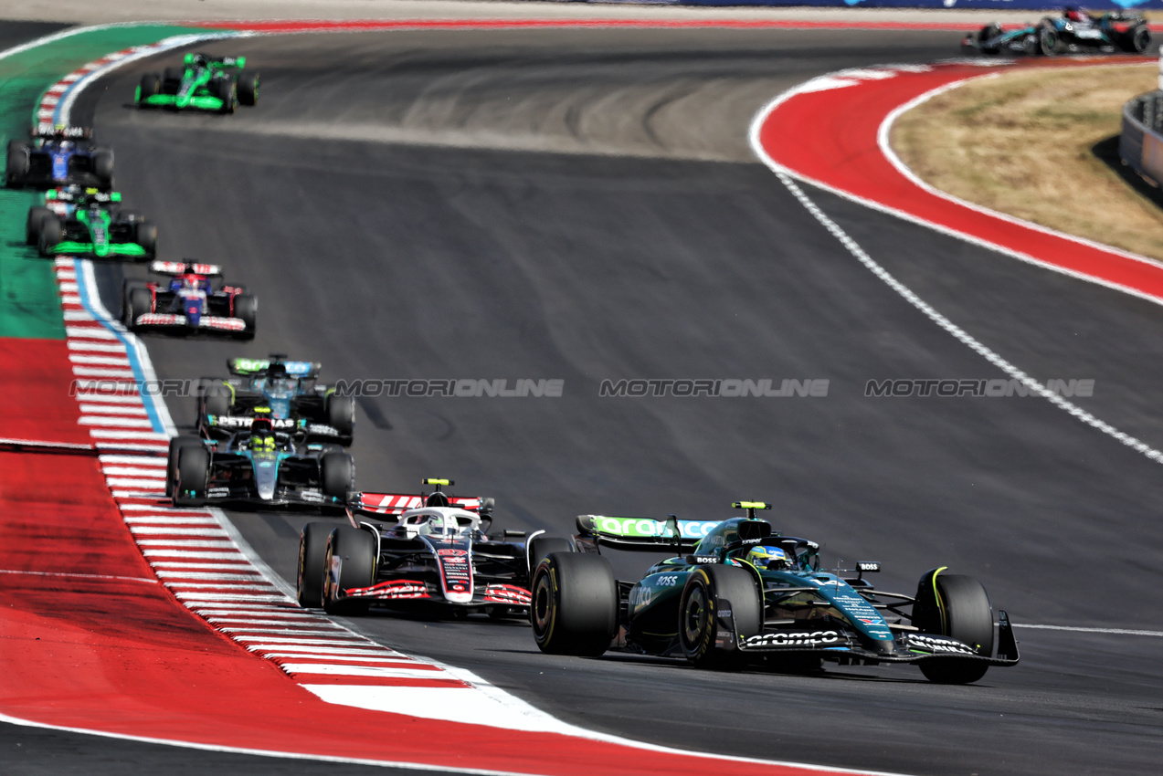 GP STATI UNITI, Fernando Alonso (ESP) Aston Martin F1 Team AMR24.

20.10.2024. Formula 1 World Championship, Rd 19, United States Grand Prix, Austin, Texas, USA, Gara Day.

- www.xpbimages.com, EMail: requests@xpbimages.com © Copyright: Moy / XPB Images