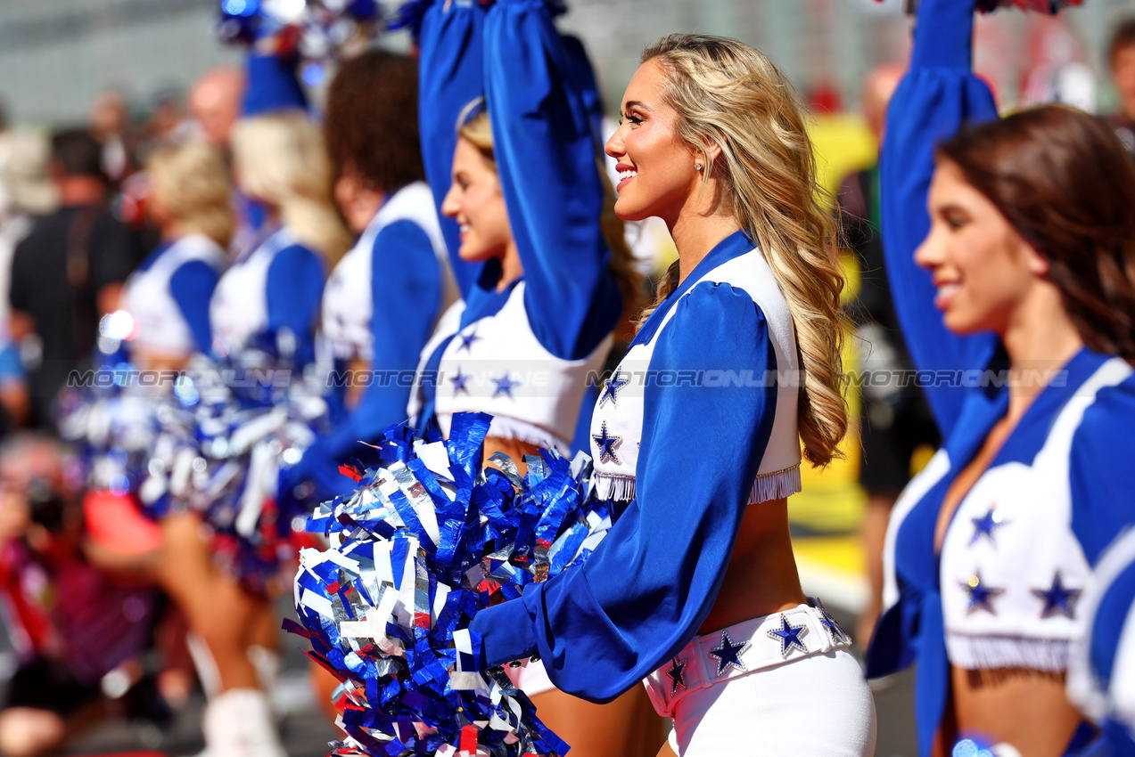 GP STATI UNITI, Circuit Atmosfera - Dallas Cowboys Cheerleaders at the drivers' parade. 

20.10.2024. Formula 1 World Championship, Rd 19, United States Grand Prix, Austin, Texas, USA, Gara Day.

 - www.xpbimages.com, EMail: requests@xpbimages.com © Copyright: Coates / XPB Images