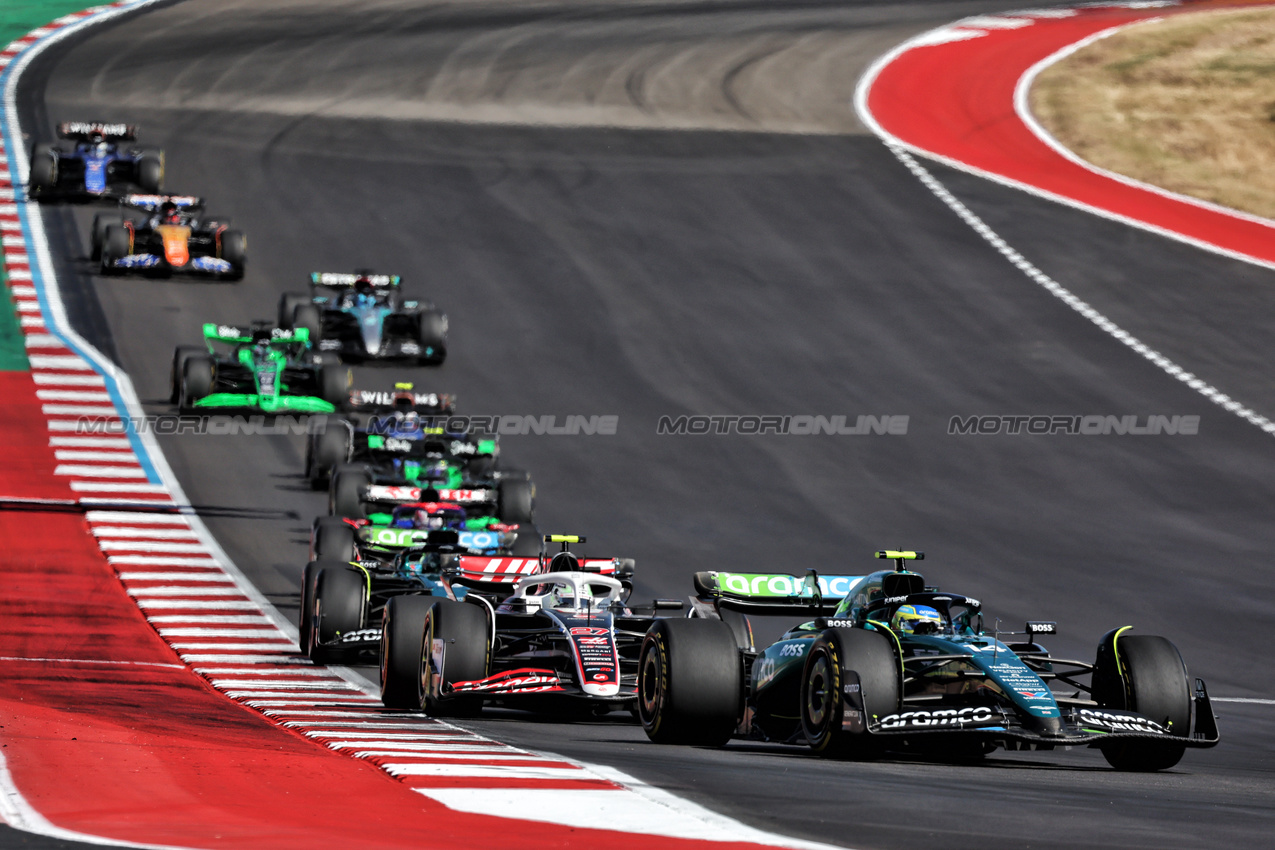 GP STATI UNITI, Fernando Alonso (ESP) Aston Martin F1 Team AMR24.

20.10.2024. Formula 1 World Championship, Rd 19, United States Grand Prix, Austin, Texas, USA, Gara Day.

- www.xpbimages.com, EMail: requests@xpbimages.com © Copyright: Moy / XPB Images