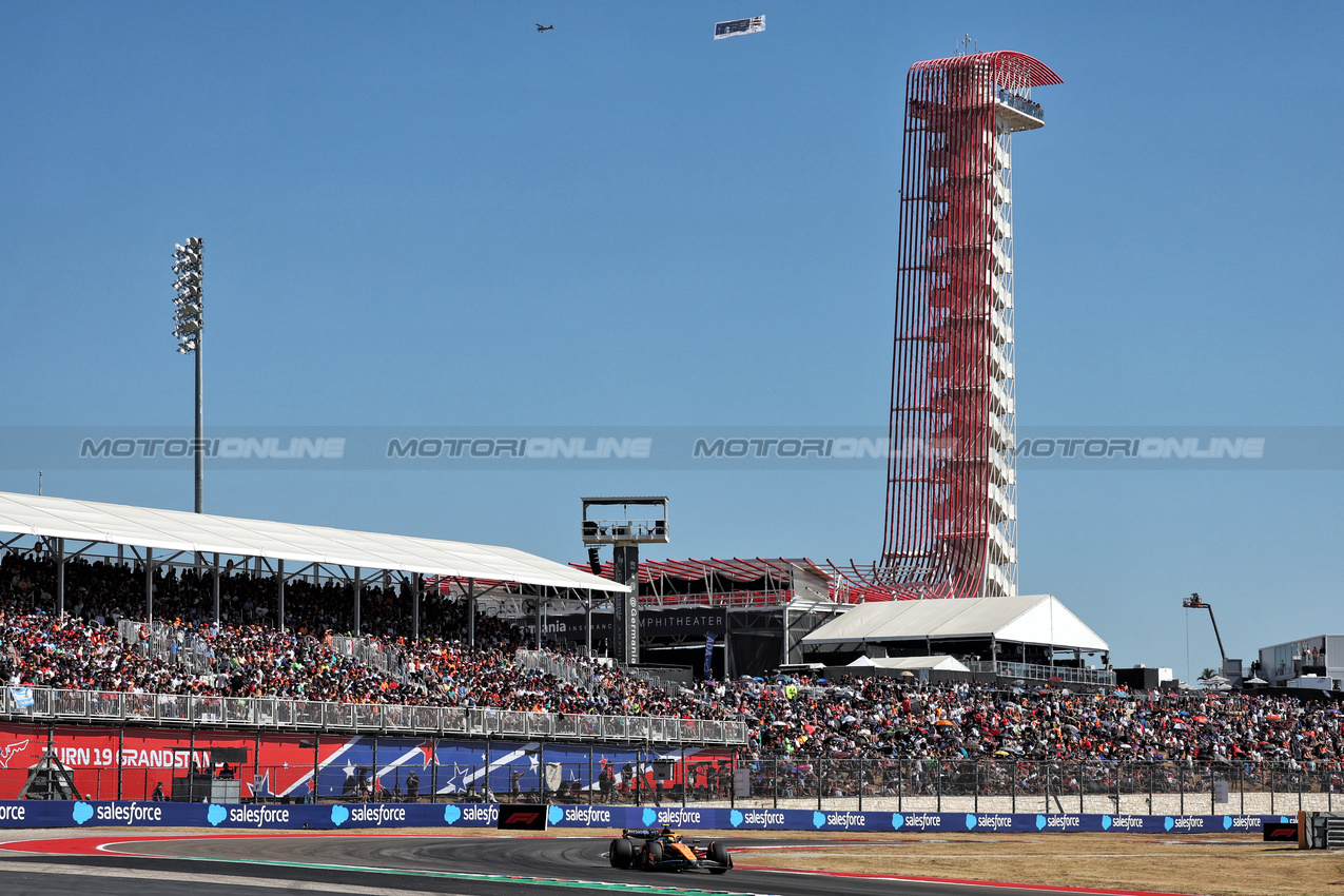 GP STATI UNITI, Lando Norris (GBR) McLaren MCL38.

20.10.2024. Formula 1 World Championship, Rd 19, United States Grand Prix, Austin, Texas, USA, Gara Day.

- www.xpbimages.com, EMail: requests@xpbimages.com © Copyright: Moy / XPB Images