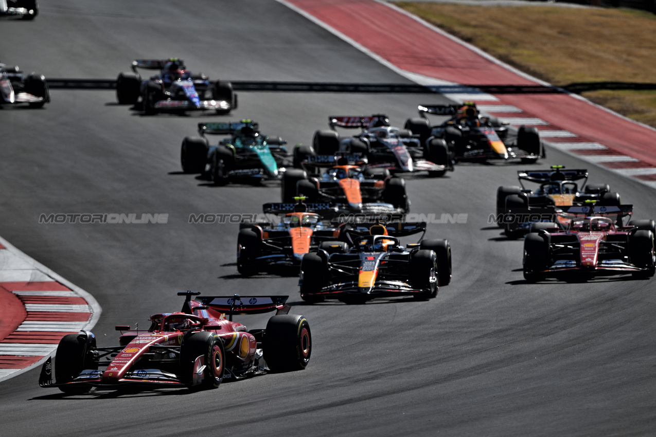 GP STATI UNITI, Charles Leclerc (MON) Ferrari SF-24 davanti a at the partenza of the race.

20.10.2024. Formula 1 World Championship, Rd 19, United States Grand Prix, Austin, Texas, USA, Gara Day.

- www.xpbimages.com, EMail: requests@xpbimages.com © Copyright: Price / XPB Images