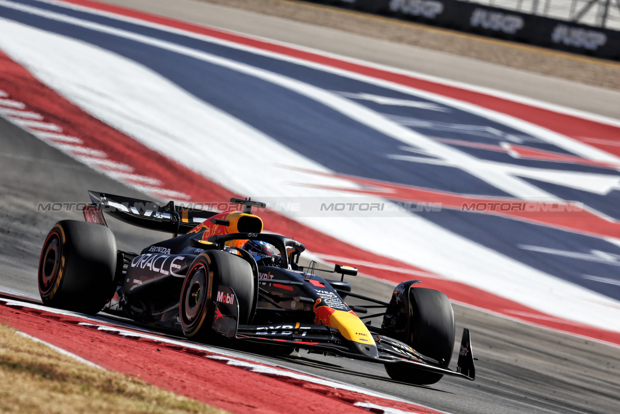 GP STATI UNITI, Max Verstappen (NLD) Red Bull Racing RB20.

20.10.2024. Formula 1 World Championship, Rd 19, United States Grand Prix, Austin, Texas, USA, Gara Day.

- www.xpbimages.com, EMail: requests@xpbimages.com © Copyright: Moy / XPB Images