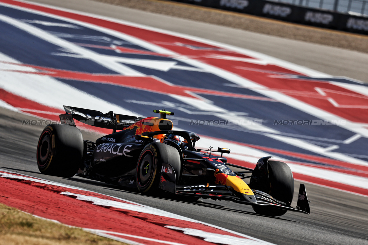 GP STATI UNITI, Sergio Perez (MEX) Red Bull Racing RB20.

20.10.2024. Formula 1 World Championship, Rd 19, United States Grand Prix, Austin, Texas, USA, Gara Day.

- www.xpbimages.com, EMail: requests@xpbimages.com © Copyright: Moy / XPB Images