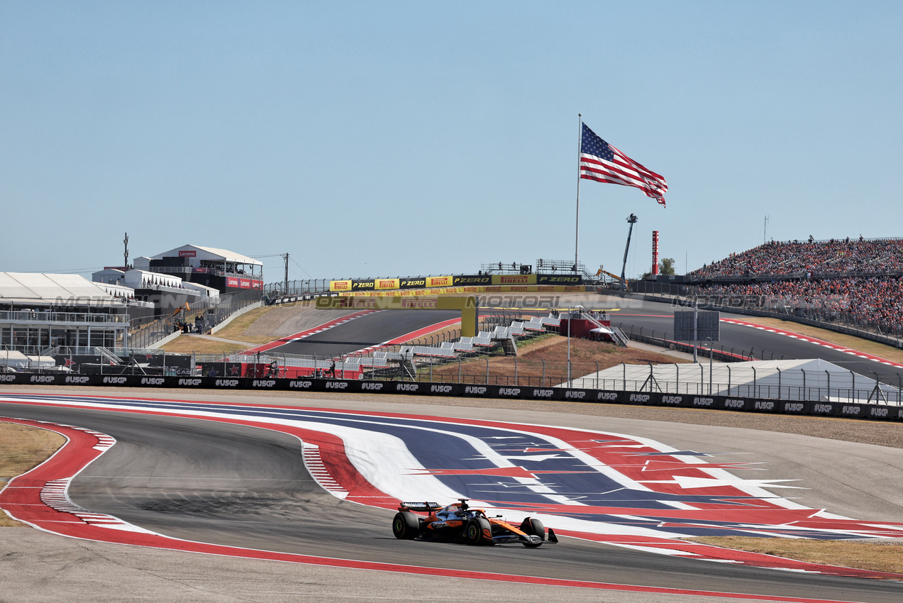 GP STATI UNITI, Oscar Piastri (AUS) McLaren MCL38.

20.10.2024. Formula 1 World Championship, Rd 19, United States Grand Prix, Austin, Texas, USA, Gara Day.

- www.xpbimages.com, EMail: requests@xpbimages.com © Copyright: Moy / XPB Images