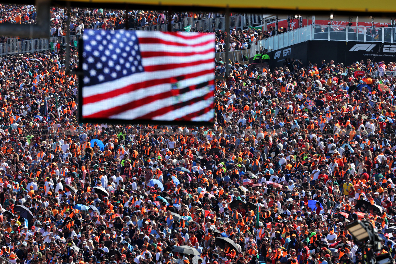 GP STATI UNITI, Circuit Atmosfera - fans in the grandstand.

20.10.2024. Formula 1 World Championship, Rd 19, United States Grand Prix, Austin, Texas, USA, Gara Day.

- www.xpbimages.com, EMail: requests@xpbimages.com © Copyright: Moy / XPB Images