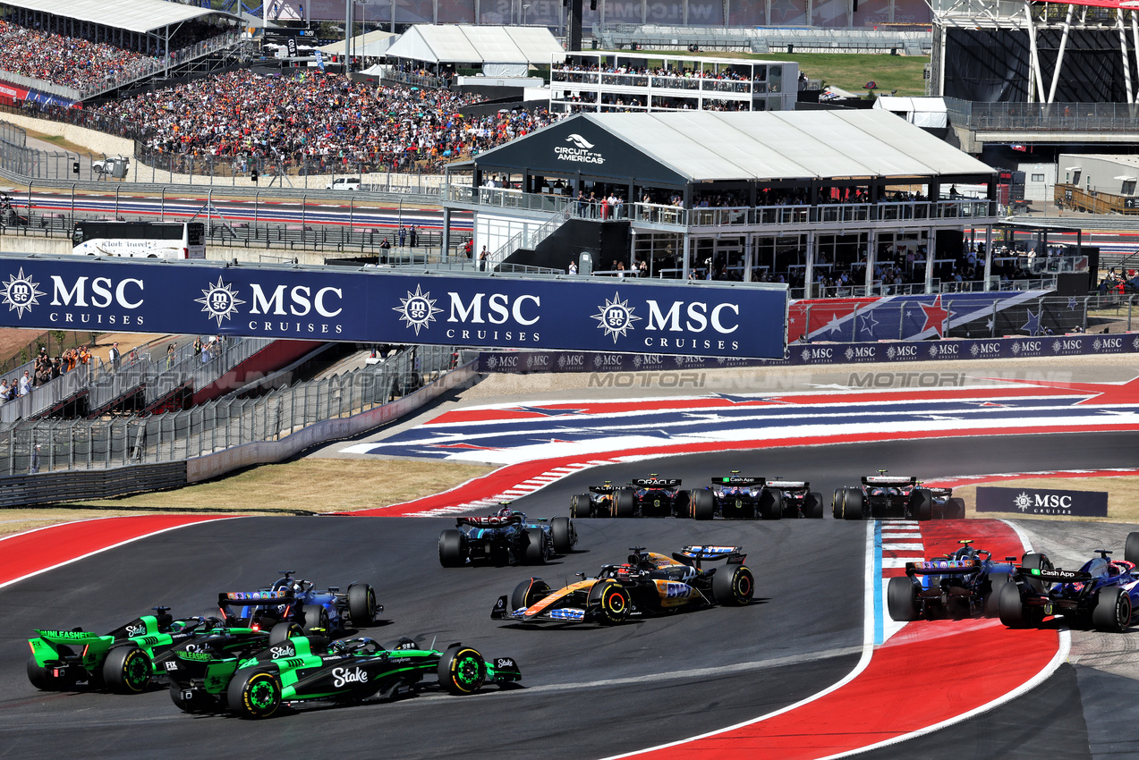 GP STATI UNITI, Esteban Ocon (FRA) Alpine F1 Team A524 spins at the partenza of the race.

20.10.2024. Formula 1 World Championship, Rd 19, United States Grand Prix, Austin, Texas, USA, Gara Day.

- www.xpbimages.com, EMail: requests@xpbimages.com © Copyright: Batchelor / XPB Images