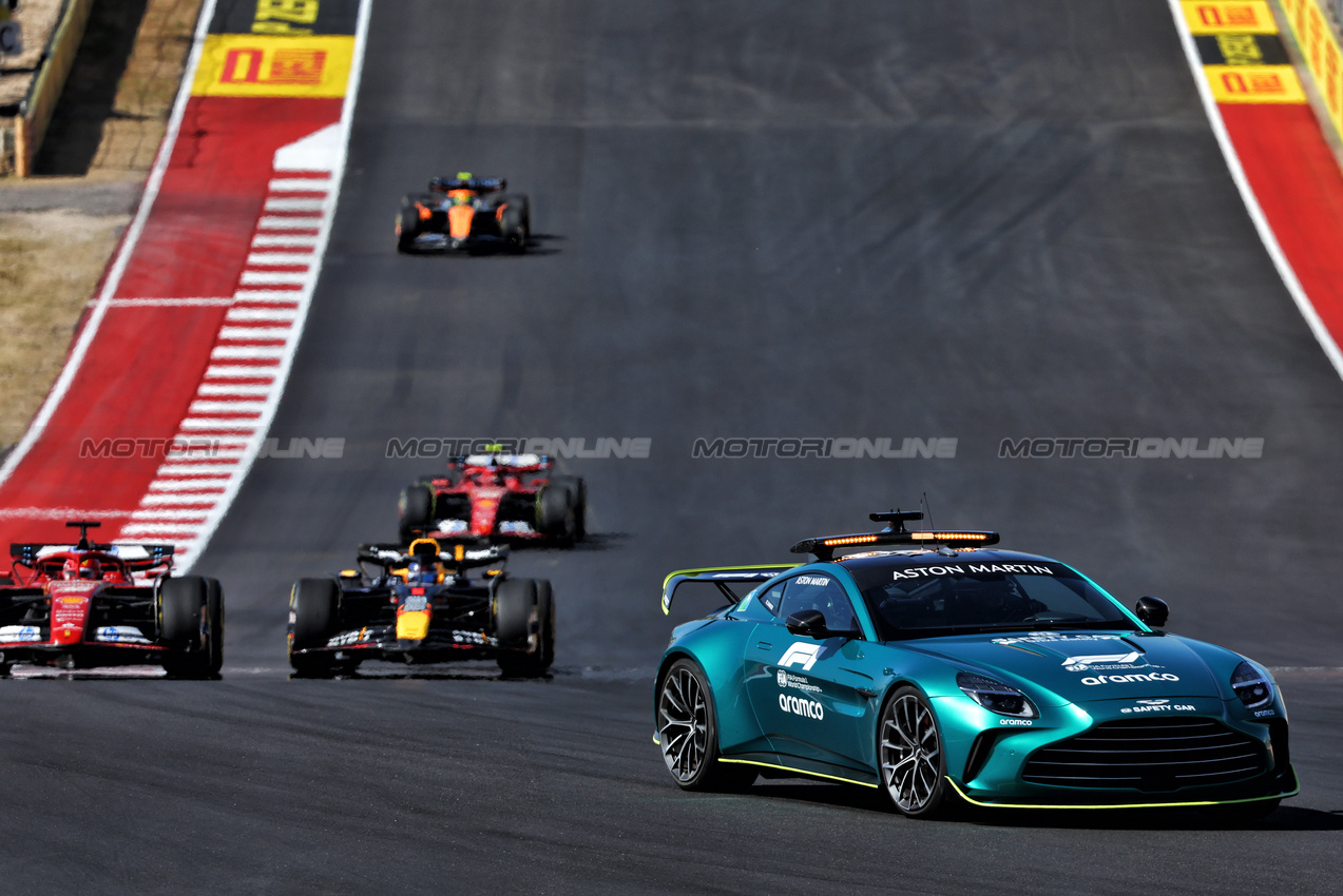 GP STATI UNITI, Charles Leclerc (MON) Ferrari SF-24 davanti a behind the Aston Martin FIA Safety Car.

20.10.2024. Formula 1 World Championship, Rd 19, United States Grand Prix, Austin, Texas, USA, Gara Day.

- www.xpbimages.com, EMail: requests@xpbimages.com © Copyright: Batchelor / XPB Images