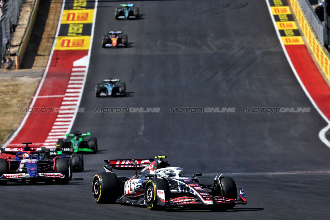 GP STATI UNITI, Nico Hulkenberg (GER) Haas VF-24.

20.10.2024. Formula 1 World Championship, Rd 19, United States Grand Prix, Austin, Texas, USA, Gara Day.

- www.xpbimages.com, EMail: requests@xpbimages.com © Copyright: Batchelor / XPB Images