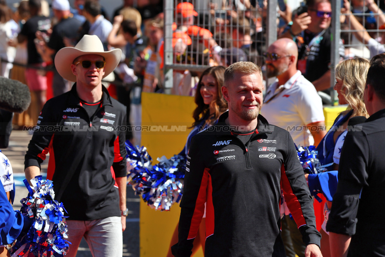 GP STATI UNITI, Kevin Magnussen (DEN) Haas F1 Team on the drivers' parade.

20.10.2024. Formula 1 World Championship, Rd 19, United States Grand Prix, Austin, Texas, USA, Gara Day.

 - www.xpbimages.com, EMail: requests@xpbimages.com © Copyright: Coates / XPB Images