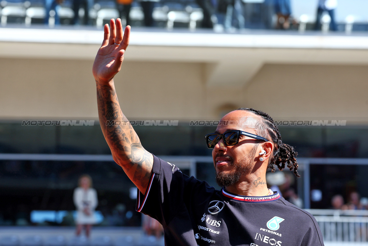 GP STATI UNITI, Lewis Hamilton (GBR) Mercedes AMG F1 on the drivers' parade.

20.10.2024. Formula 1 World Championship, Rd 19, United States Grand Prix, Austin, Texas, USA, Gara Day.

 - www.xpbimages.com, EMail: requests@xpbimages.com © Copyright: Coates / XPB Images