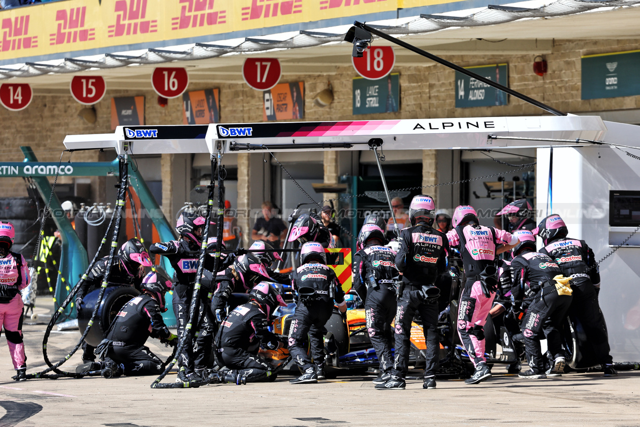 GP STATI UNITI, Pierre Gasly (FRA) Alpine F1 Team A524 makes a pit stop.

20.10.2024. Formula 1 World Championship, Rd 19, United States Grand Prix, Austin, Texas, USA, Gara Day.

- www.xpbimages.com, EMail: requests@xpbimages.com © Copyright: Batchelor / XPB Images