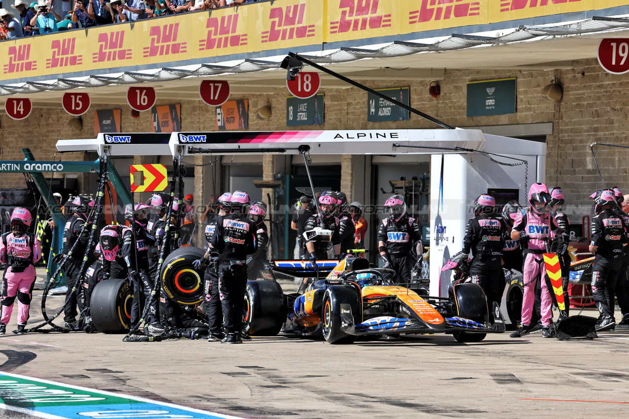 GP STATI UNITI, Pierre Gasly (FRA) Alpine F1 Team A524 makes a pit stop.

20.10.2024. Formula 1 World Championship, Rd 19, United States Grand Prix, Austin, Texas, USA, Gara Day.

- www.xpbimages.com, EMail: requests@xpbimages.com © Copyright: Batchelor / XPB Images