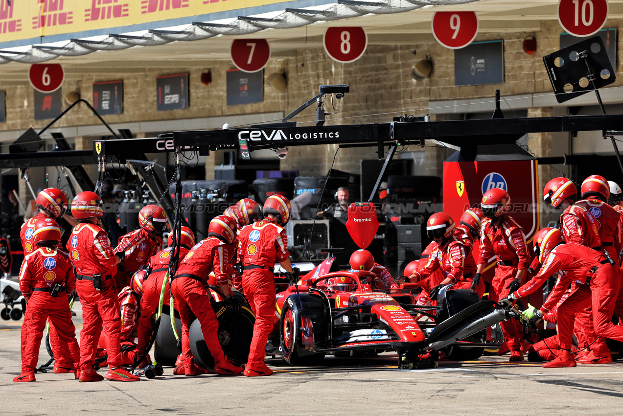 GP STATI UNITI, Charles Leclerc (MON) Ferrari SF-24 makes a pit stop.

20.10.2024. Formula 1 World Championship, Rd 19, United States Grand Prix, Austin, Texas, USA, Gara Day.

- www.xpbimages.com, EMail: requests@xpbimages.com © Copyright: Batchelor / XPB Images