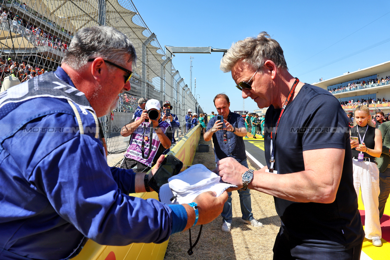 GP STATI UNITI, Gordon Ramsey (GBR) Celebrity Chef on the grid.

20.10.2024. Formula 1 World Championship, Rd 19, United States Grand Prix, Austin, Texas, USA, Gara Day.

- www.xpbimages.com, EMail: requests@xpbimages.com © Copyright: Batchelor / XPB Images