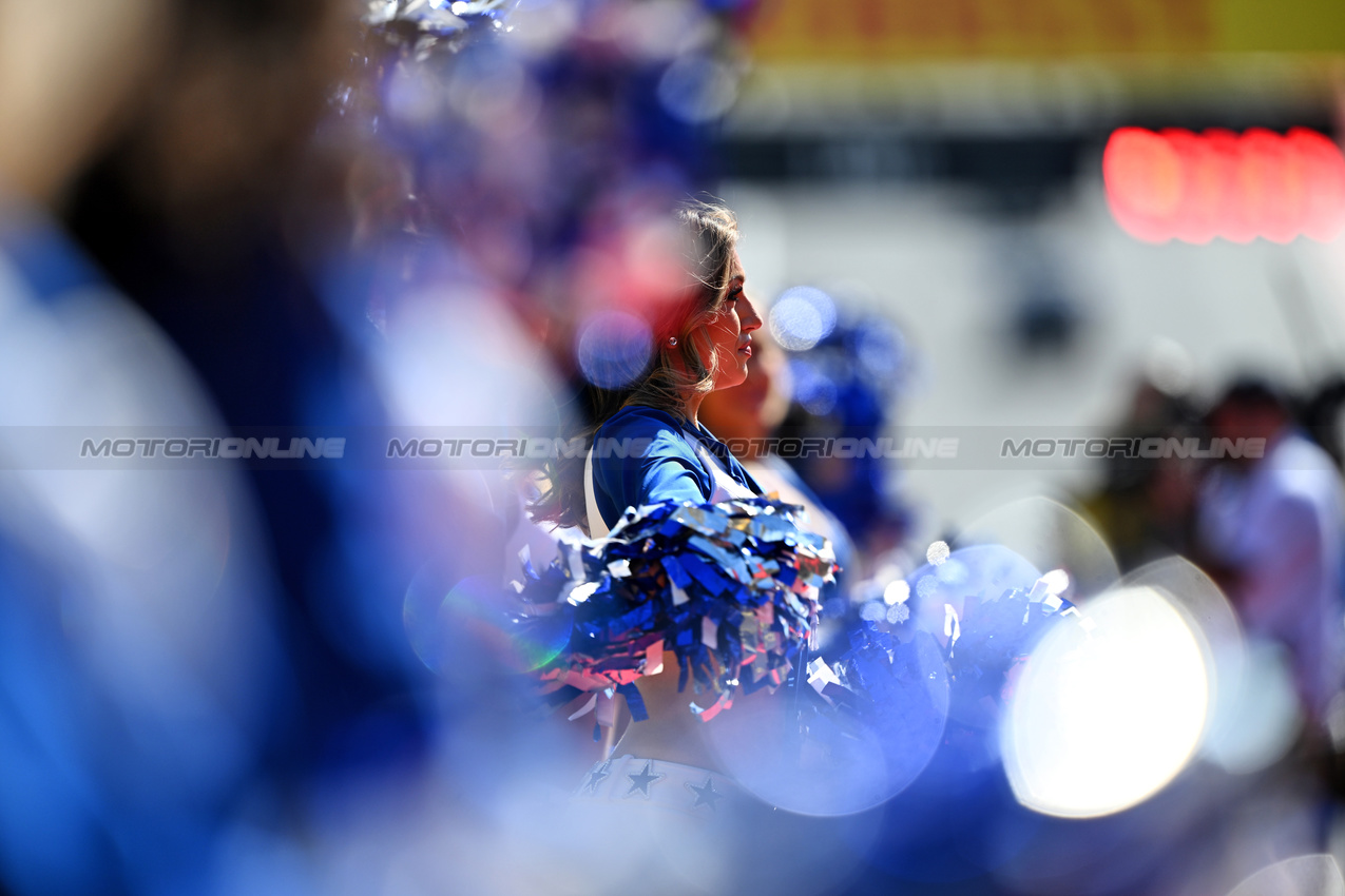 GP STATI UNITI, Circuit Atmosfera - Dallas Cowboys Cheerleaders at the drivers' parade.

20.10.2024. Formula 1 World Championship, Rd 19, United States Grand Prix, Austin, Texas, USA, Gara Day.

- www.xpbimages.com, EMail: requests@xpbimages.com © Copyright: Price / XPB Images