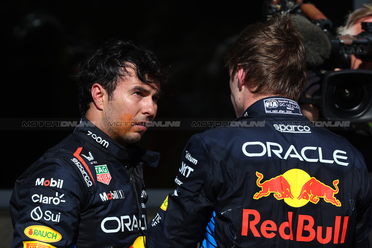 GP STATI UNITI, Sergio Perez (MEX) Red Bull Racing with 3rd place Max Verstappen (NLD) Red Bull Racing.
20.10.2024. Formula 1 World Championship, Rd 19, United States Grand Prix, Austin, Texas, USA, Gara Day.
- www.xpbimages.com, EMail: requests@xpbimages.com © Copyright: Batchelor / XPB Images