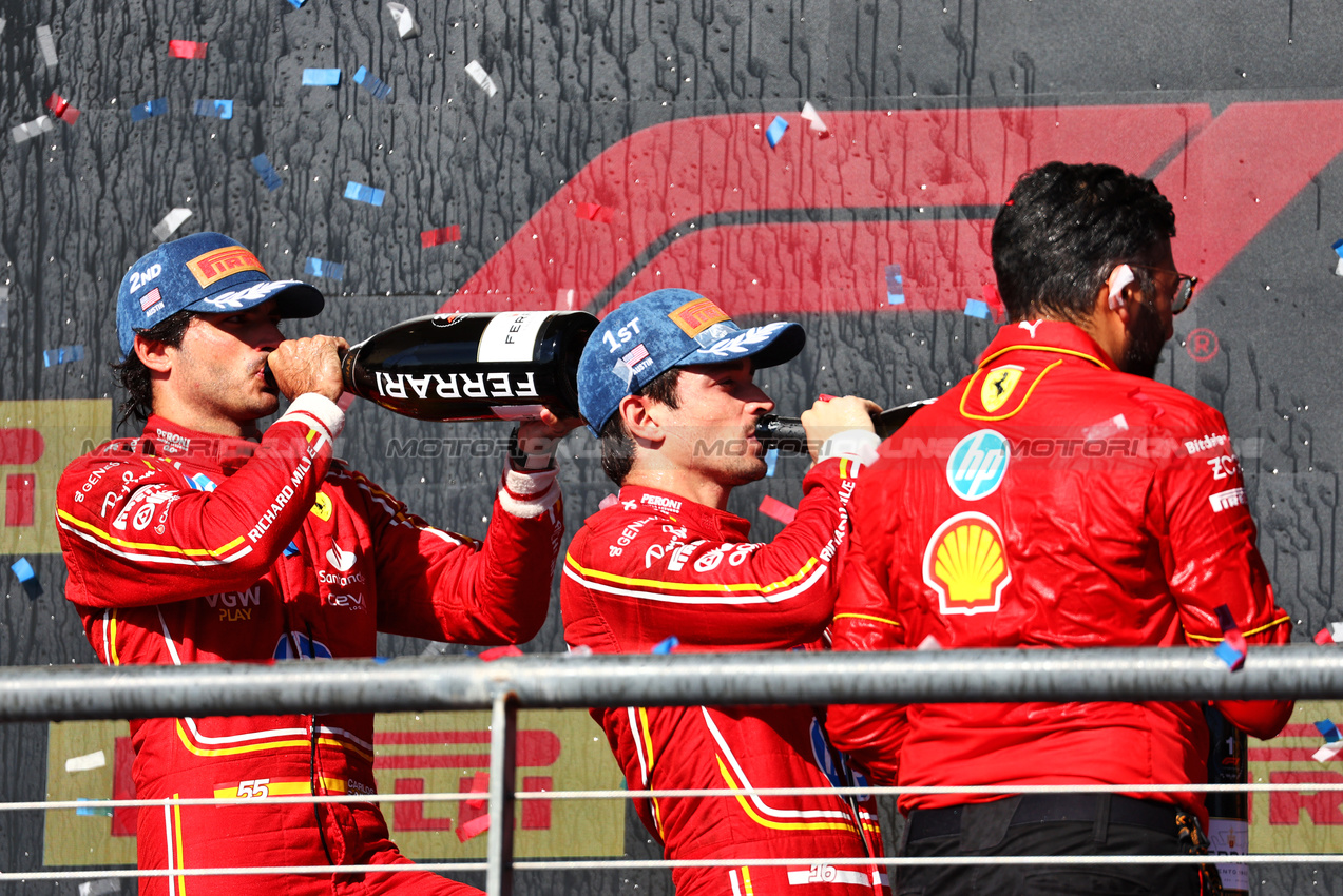 GP STATI UNITI, (L to R): Second placed Carlos Sainz Jr (ESP) Ferrari e vincitore Charles Leclerc (MON) Ferrari on the podium with Ravin Jain (GBR) Ferrari Strategy Director.

20.10.2024. Formula 1 World Championship, Rd 19, United States Grand Prix, Austin, Texas, USA, Gara Day.

 - www.xpbimages.com, EMail: requests@xpbimages.com © Copyright: Coates / XPB Images