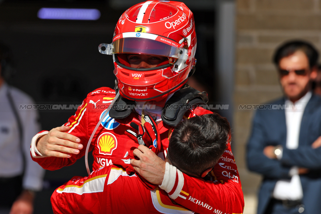 GP STATI UNITI, Gara winner Charles Leclerc (MON) Ferrari celebrates with the team in parc ferme.

20.10.2024. Formula 1 World Championship, Rd 19, United States Grand Prix, Austin, Texas, USA, Gara Day.

 - www.xpbimages.com, EMail: requests@xpbimages.com © Copyright: Coates / XPB Images