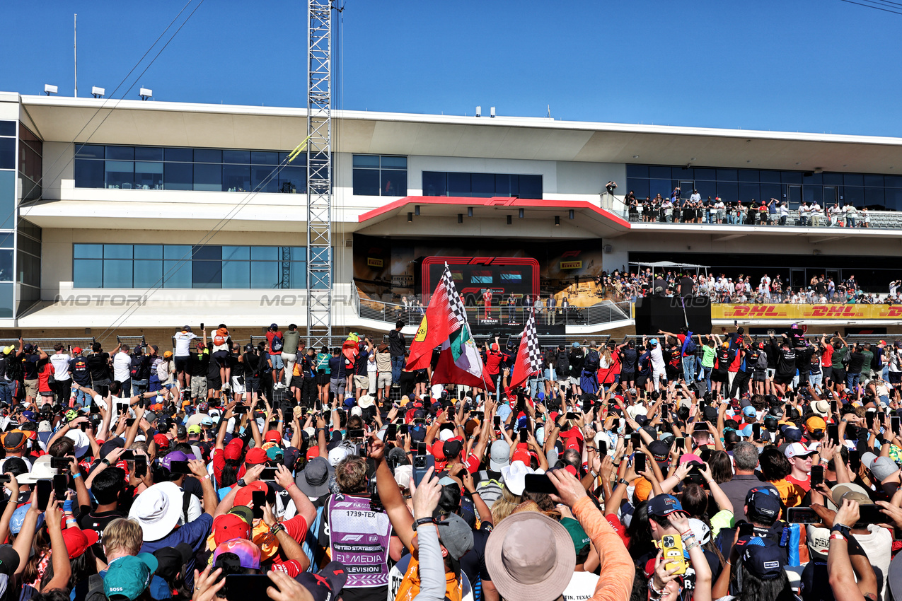 GP STATI UNITI, The podium (L to R): Carlos Sainz Jr (ESP) Ferrari, second; Charles Leclerc (MON) Ferrari, vincitore; Max Verstappen (NLD) Red Bull Racing, third.

20.10.2024. Formula 1 World Championship, Rd 19, United States Grand Prix, Austin, Texas, USA, Gara Day.

- www.xpbimages.com, EMail: requests@xpbimages.com © Copyright: Moy / XPB Images