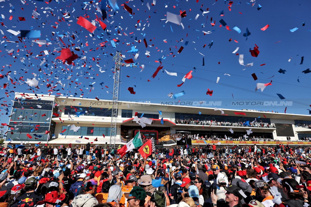 GP STATI UNITI, The podium (L to R): Carlos Sainz Jr (ESP) Ferrari, second; Charles Leclerc (MON) Ferrari, vincitore; Max Verstappen (NLD) Red Bull Racing, third.

20.10.2024. Formula 1 World Championship, Rd 19, United States Grand Prix, Austin, Texas, USA, Gara Day.

- www.xpbimages.com, EMail: requests@xpbimages.com © Copyright: Moy / XPB Images