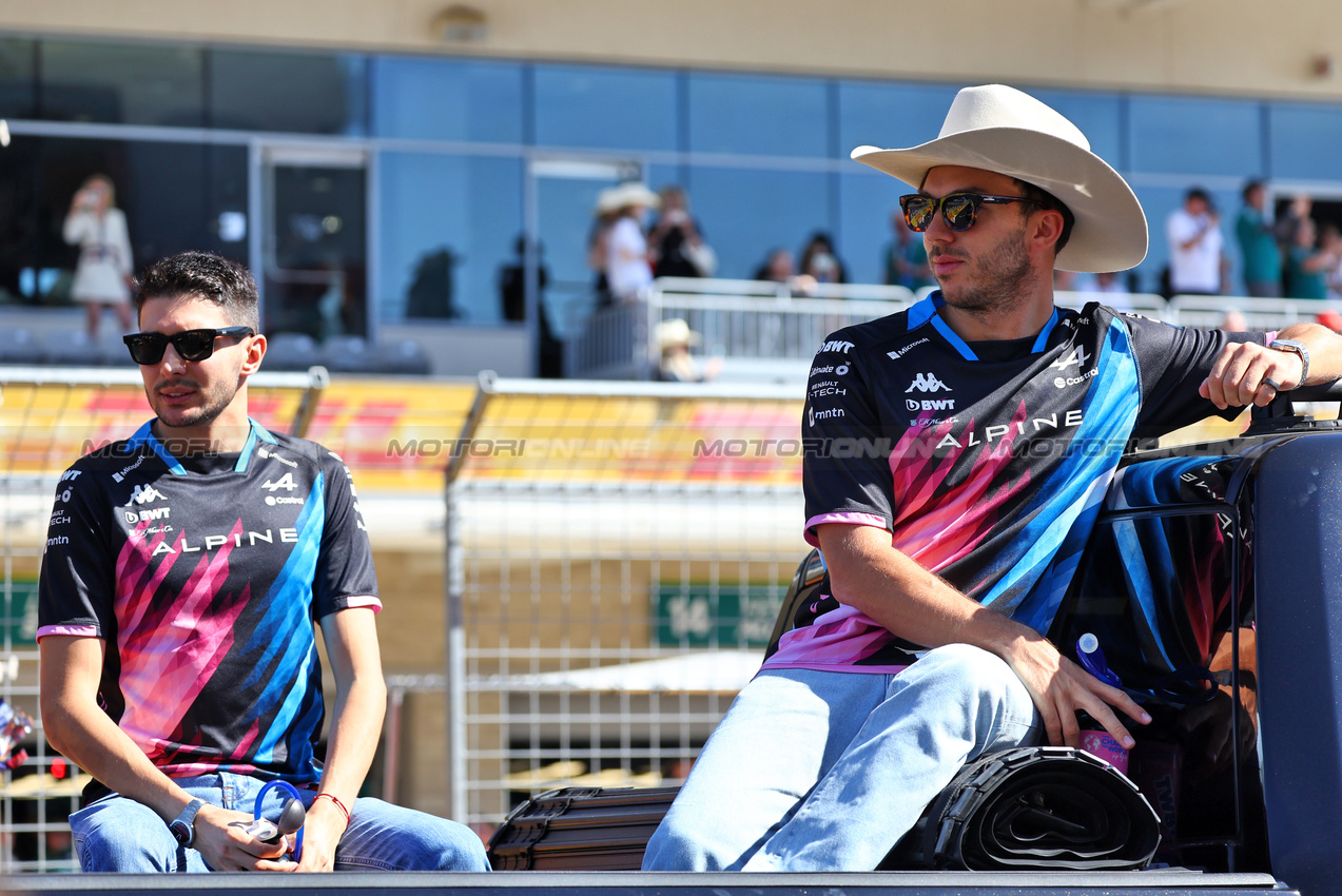 GP STATI UNITI, (L to R): Esteban Ocon (FRA) Alpine F1 Team e Pierre Gasly (FRA) Alpine F1 Team on the drivers' parade.

20.10.2024. Formula 1 World Championship, Rd 19, United States Grand Prix, Austin, Texas, USA, Gara Day.

- www.xpbimages.com, EMail: requests@xpbimages.com © Copyright: Batchelor / XPB Images