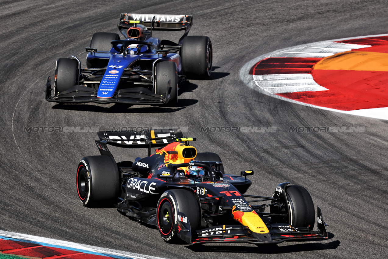 GP STATI UNITI, Sergio Perez (MEX) Red Bull Racing RB20.

20.10.2024. Formula 1 World Championship, Rd 19, United States Grand Prix, Austin, Texas, USA, Gara Day.

- www.xpbimages.com, EMail: requests@xpbimages.com © Copyright: Bearne / XPB Images