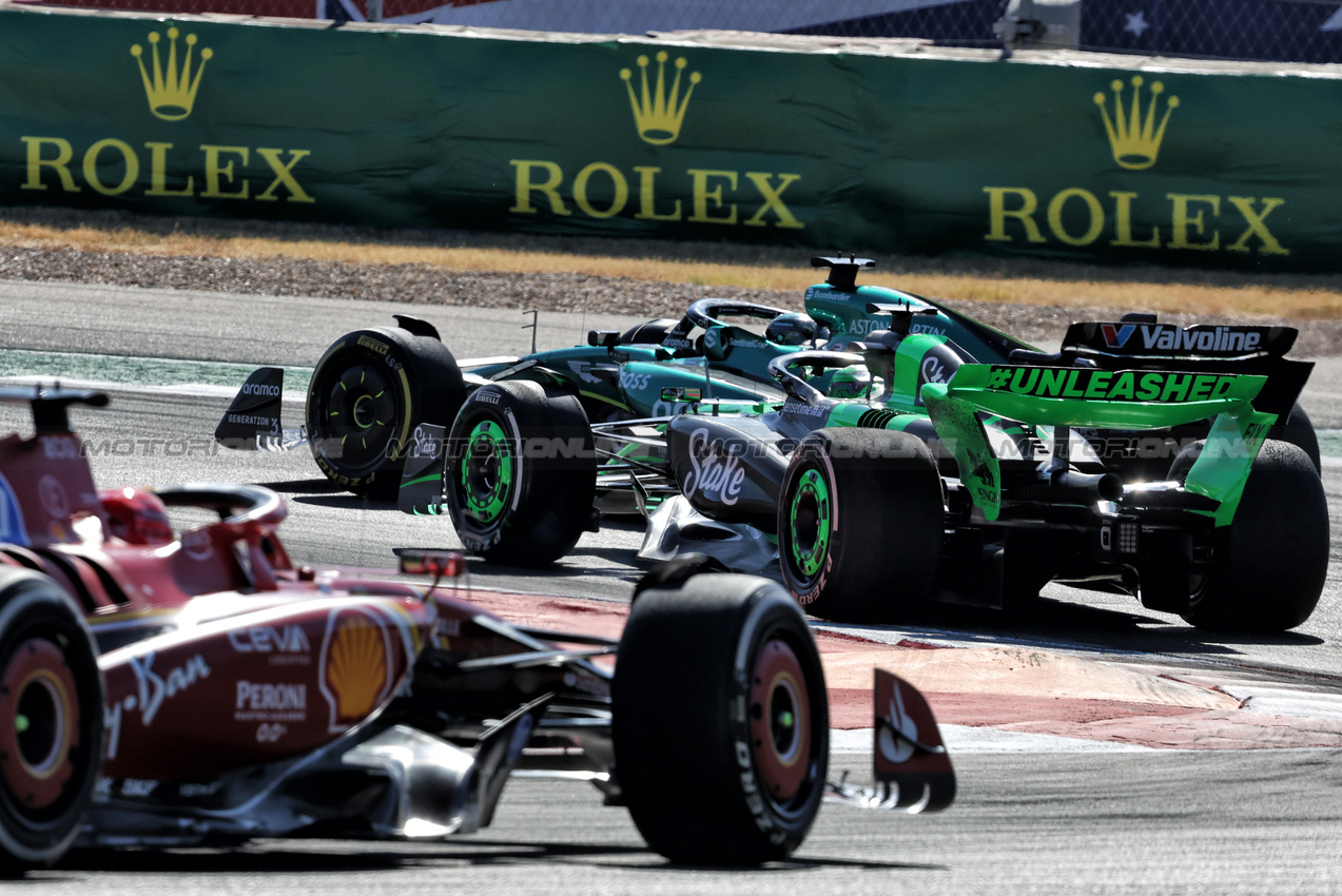 GP STATI UNITI, Lance Stroll (CDN) Aston Martin F1 Team AMR24 e Valtteri Bottas (FIN) Sauber C44 battle for position.

20.10.2024. Formula 1 World Championship, Rd 19, United States Grand Prix, Austin, Texas, USA, Gara Day.

- www.xpbimages.com, EMail: requests@xpbimages.com © Copyright: Bearne / XPB Images