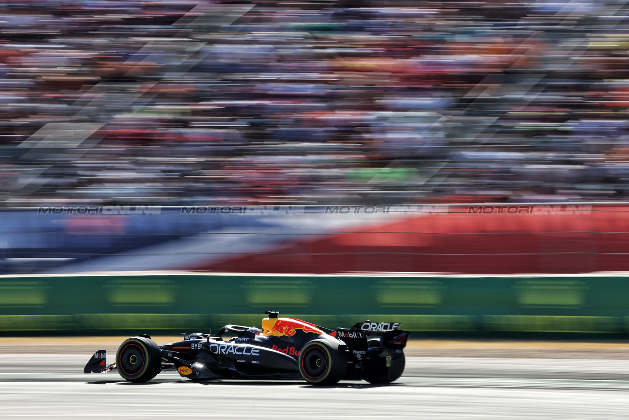 GP STATI UNITI, Max Verstappen (NLD) Red Bull Racing RB20.

20.10.2024. Formula 1 World Championship, Rd 19, United States Grand Prix, Austin, Texas, USA, Gara Day.

- www.xpbimages.com, EMail: requests@xpbimages.com © Copyright: Bearne / XPB Images