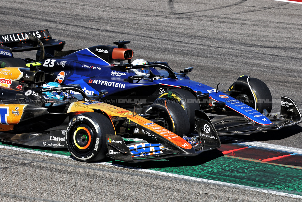 GP STATI UNITI, Pierre Gasly (FRA) Alpine F1 Team A524 e Alexander Albon (THA) Williams Racing FW46 battle for position.

20.10.2024. Formula 1 World Championship, Rd 19, United States Grand Prix, Austin, Texas, USA, Gara Day.

- www.xpbimages.com, EMail: requests@xpbimages.com © Copyright: Bearne / XPB Images