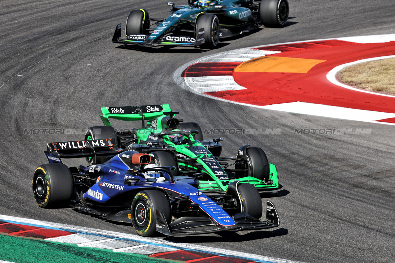 GP STATI UNITI, Alexander Albon (THA) Williams Racing FW46 e Valtteri Bottas (FIN) Sauber C44 battle for position.

20.10.2024. Formula 1 World Championship, Rd 19, United States Grand Prix, Austin, Texas, USA, Gara Day.

- www.xpbimages.com, EMail: requests@xpbimages.com © Copyright: Bearne / XPB Images