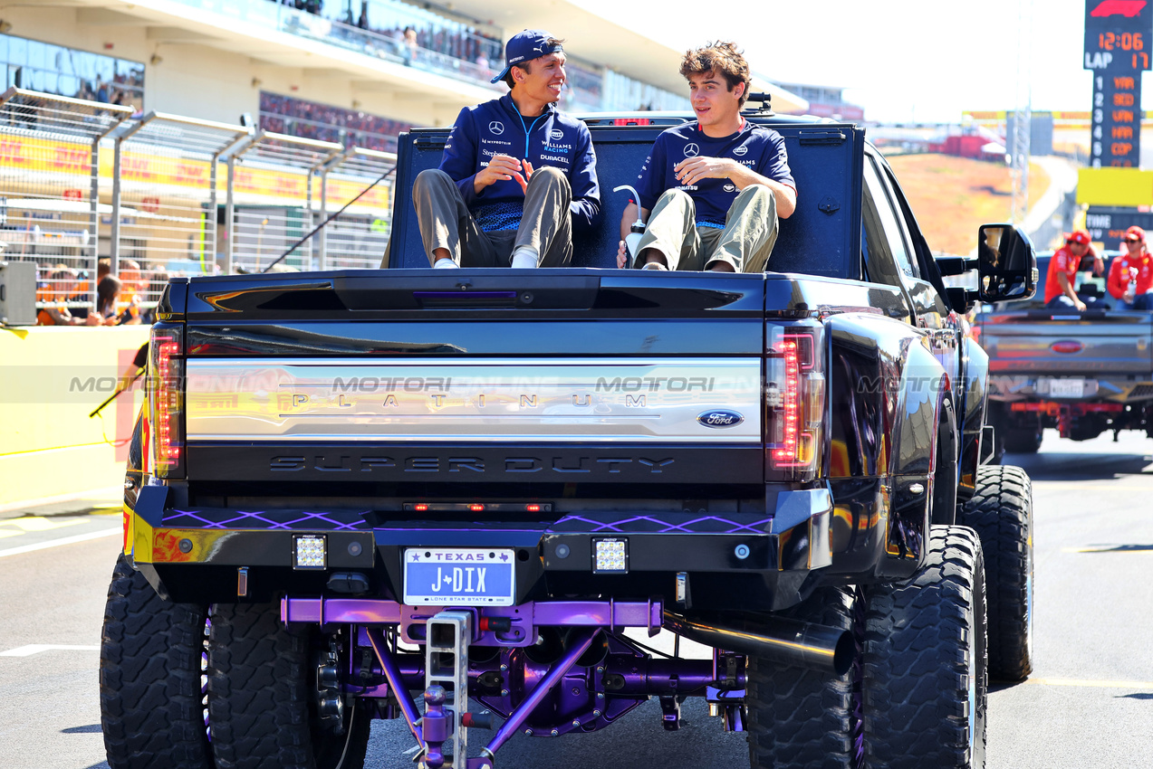 GP STATI UNITI, (L to R): Alexander Albon (THA) Williams Racing e Franco Colapinto (ARG) Williams Racing on the drivers' parade.

20.10.2024. Formula 1 World Championship, Rd 19, United States Grand Prix, Austin, Texas, USA, Gara Day.

- www.xpbimages.com, EMail: requests@xpbimages.com © Copyright: Batchelor / XPB Images