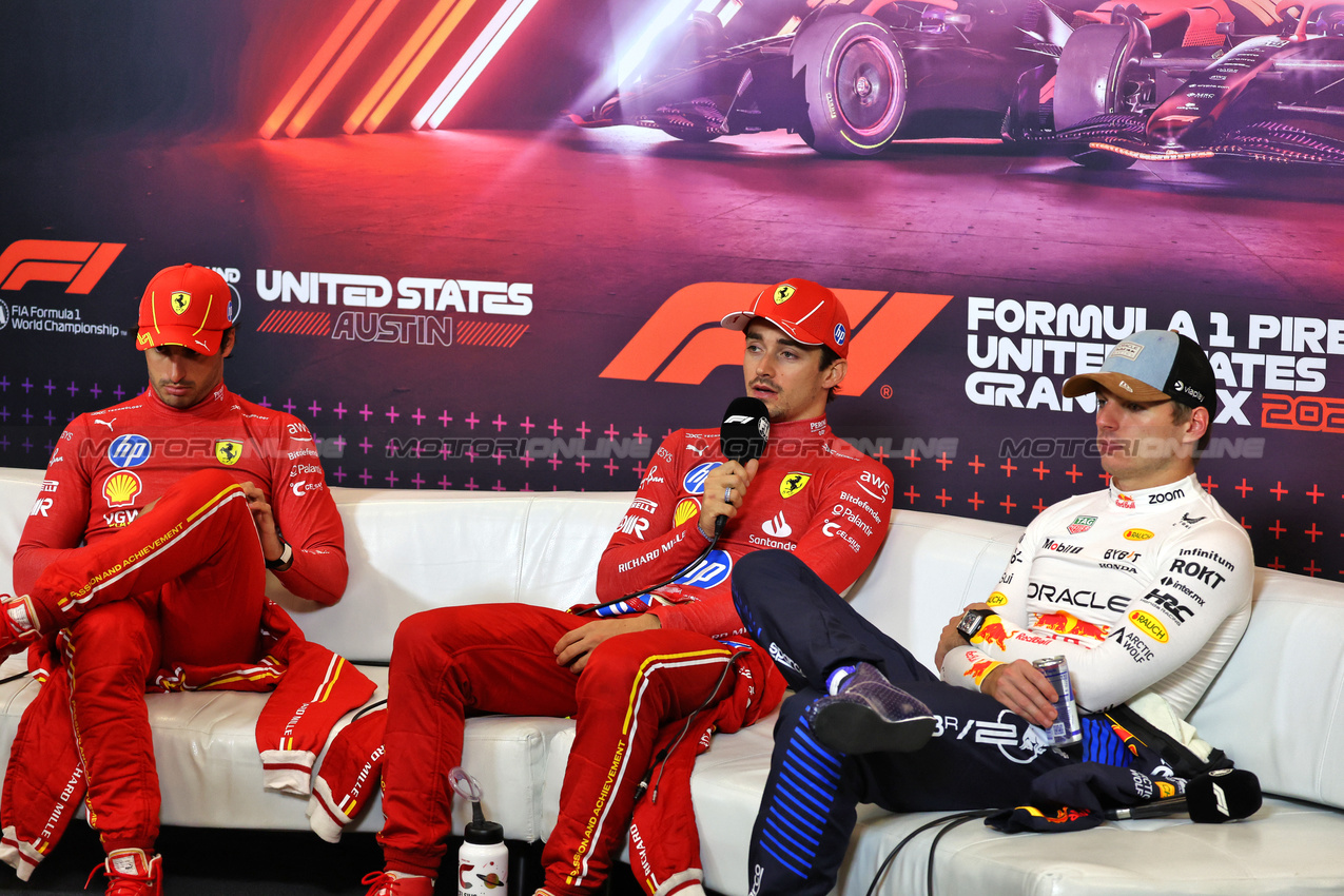 GP STATI UNITI, (L to R): Carlos Sainz Jr (ESP) Ferrari; Charles Leclerc (MON) Ferrari; e Max Verstappen (NLD) Red Bull Racing, in the post race FIA Press Conference.

20.10.2024. Formula 1 World Championship, Rd 19, United States Grand Prix, Austin, Texas, USA, Gara Day.

- www.xpbimages.com, EMail: requests@xpbimages.com © Copyright: Moy / XPB Images