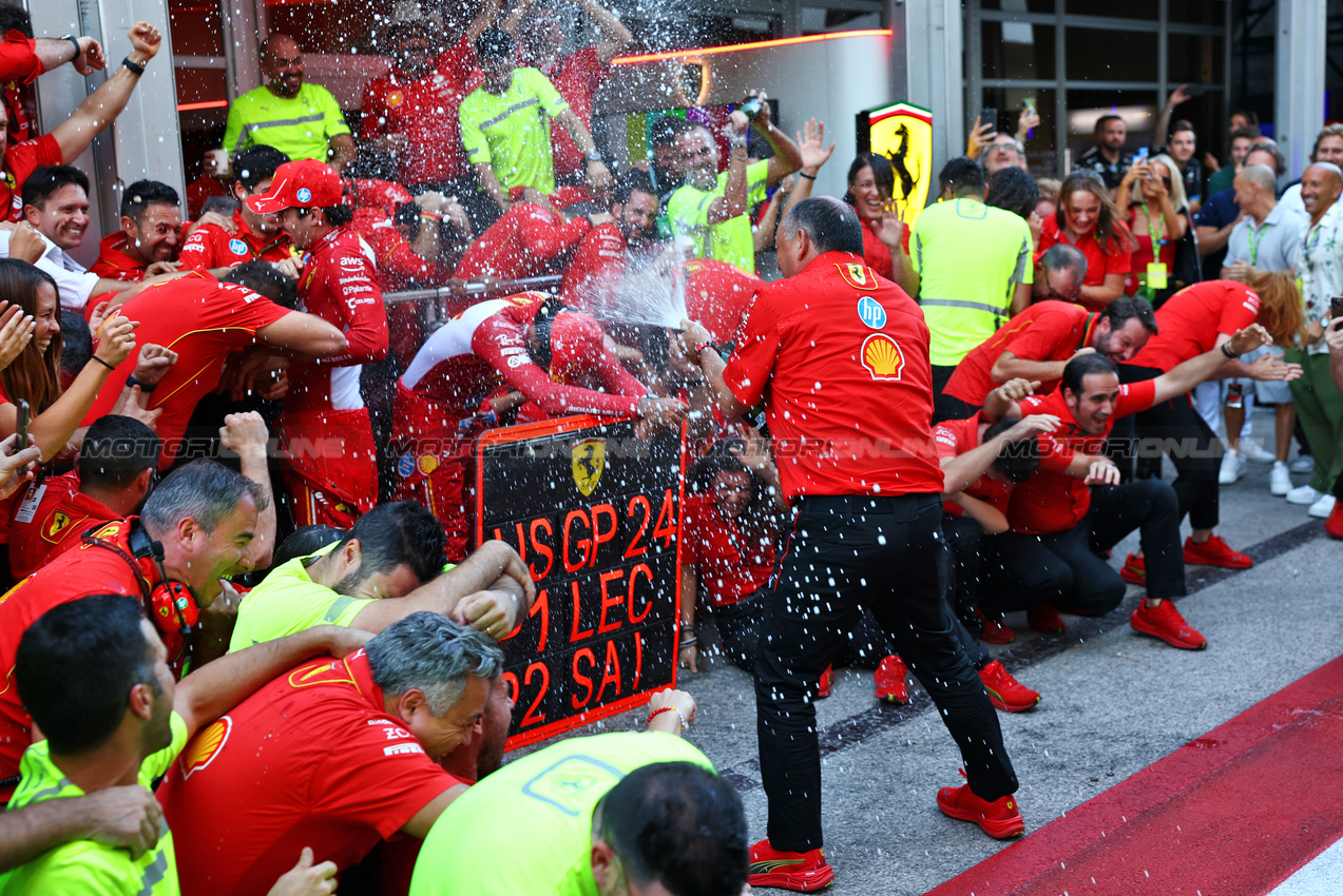 GP STATI UNITI, Frederic Vasseur (FRA) Ferrari Team Principal celebrates a 1-2 finish with the team.

20.10.2024. Formula 1 World Championship, Rd 19, United States Grand Prix, Austin, Texas, USA, Gara Day.

 - www.xpbimages.com, EMail: requests@xpbimages.com © Copyright: Coates / XPB Images