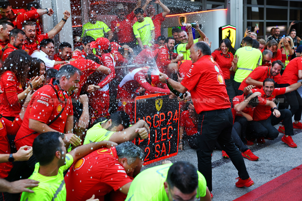 GP STATI UNITI, Frederic Vasseur (FRA) Ferrari Team Principal celebrates a 1-2 finish with the team.

20.10.2024. Formula 1 World Championship, Rd 19, United States Grand Prix, Austin, Texas, USA, Gara Day.

 - www.xpbimages.com, EMail: requests@xpbimages.com © Copyright: Coates / XPB Images