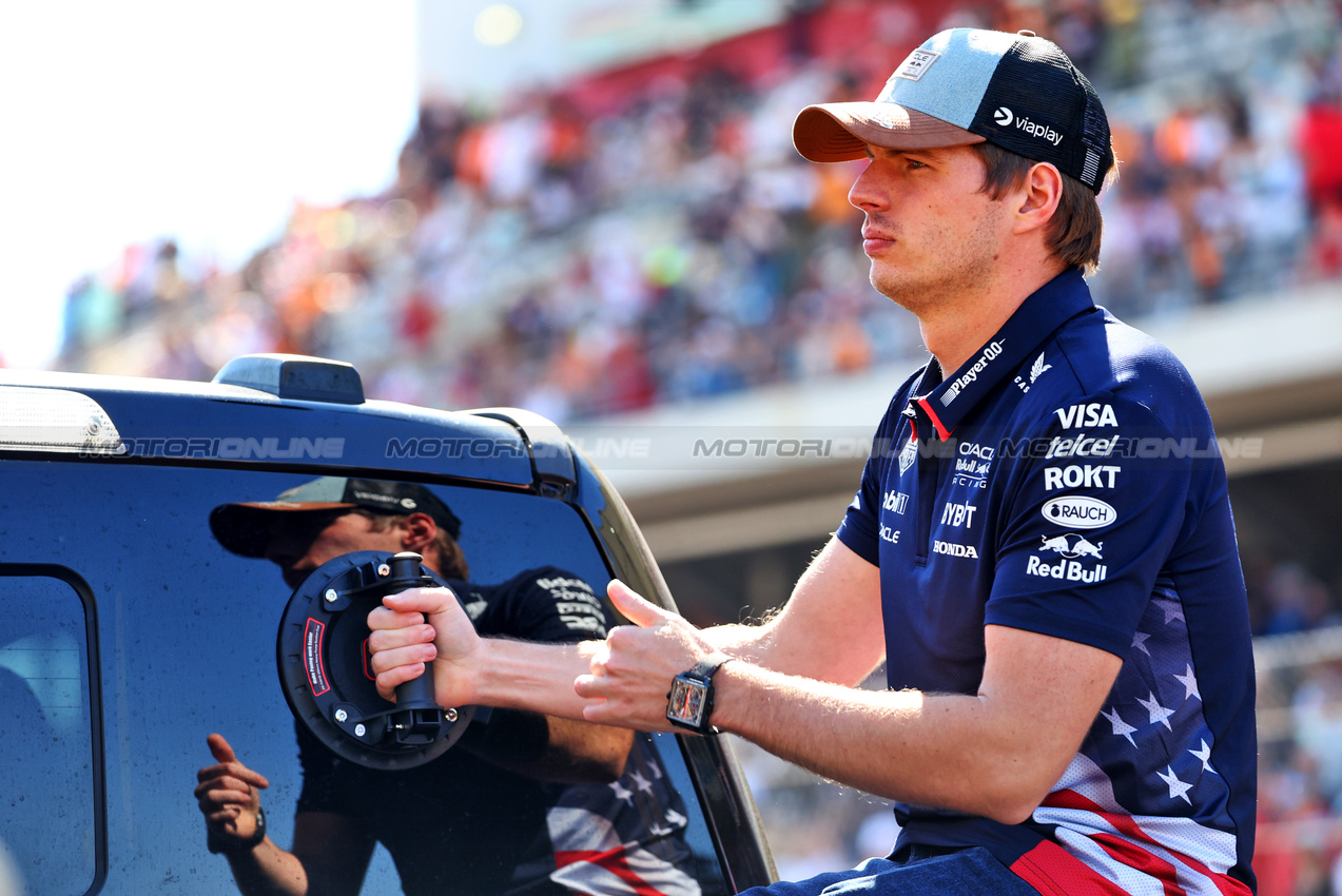 GP STATI UNITI, Max Verstappen (NLD) Red Bull Racing on the drivers' parade.

20.10.2024. Formula 1 World Championship, Rd 19, United States Grand Prix, Austin, Texas, USA, Gara Day.

- www.xpbimages.com, EMail: requests@xpbimages.com © Copyright: Batchelor / XPB Images