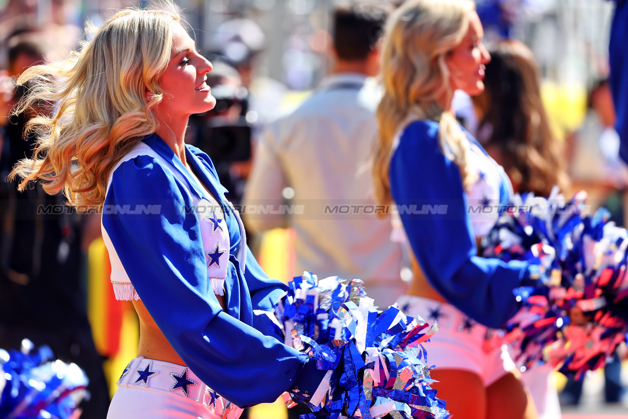 GP STATI UNITI, Circuit Atmosfera - Dallas Cowboys Cheerleaders at the drivers' parade. 

20.10.2024. Formula 1 World Championship, Rd 19, United States Grand Prix, Austin, Texas, USA, Gara Day.

- www.xpbimages.com, EMail: requests@xpbimages.com © Copyright: Batchelor / XPB Images