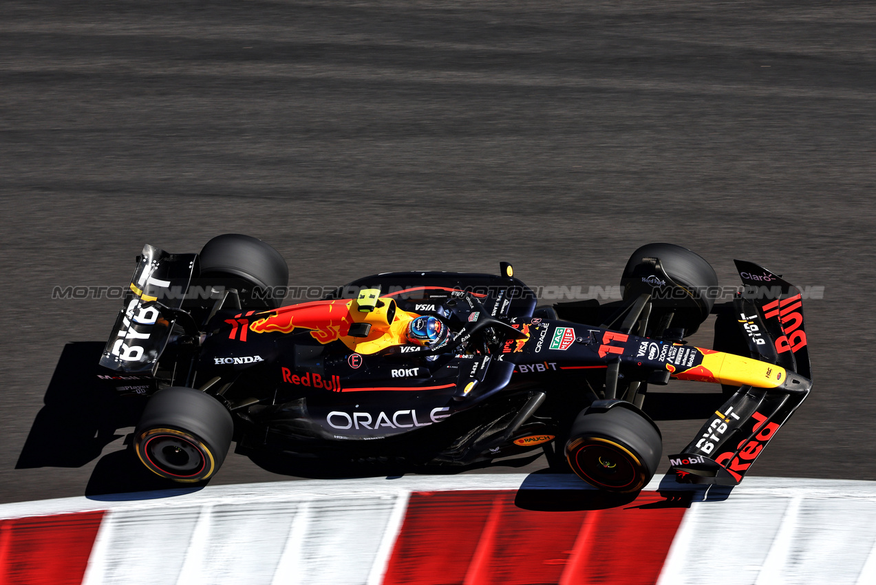 GP STATI UNITI, Sergio Perez (MEX) Red Bull Racing RB20.

20.10.2024. Formula 1 World Championship, Rd 19, United States Grand Prix, Austin, Texas, USA, Gara Day.

 - www.xpbimages.com, EMail: requests@xpbimages.com © Copyright: Coates / XPB Images