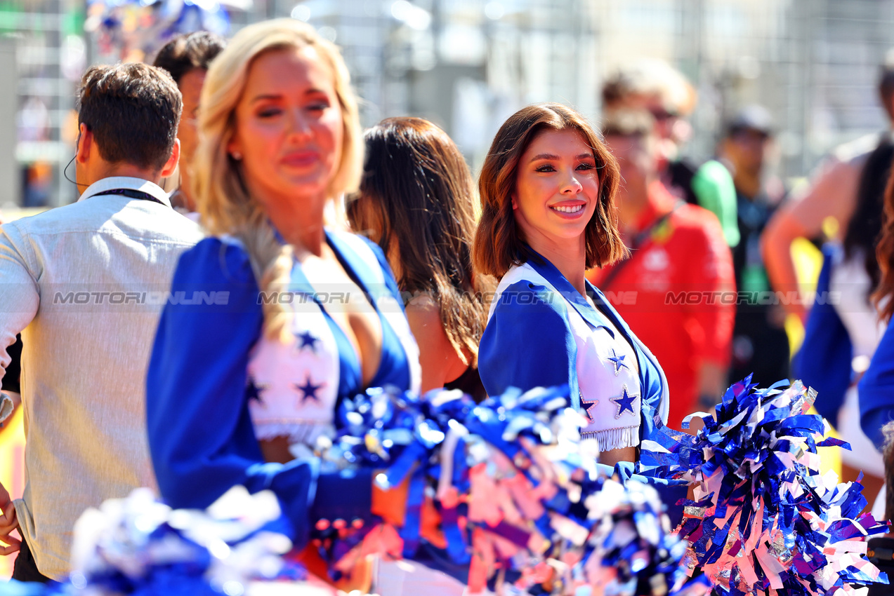 GP STATI UNITI, Circuit Atmosfera - Dallas Cowboys Cheerleaders at the drivers' parade. 

20.10.2024. Formula 1 World Championship, Rd 19, United States Grand Prix, Austin, Texas, USA, Gara Day.

- www.xpbimages.com, EMail: requests@xpbimages.com © Copyright: Batchelor / XPB Images