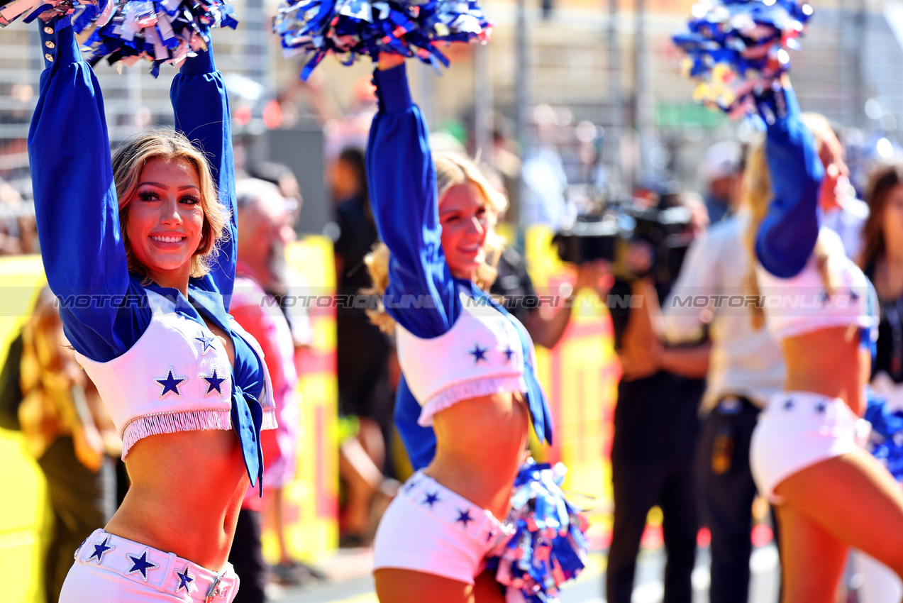 GP STATI UNITI, Circuit Atmosfera - Dallas Cowboys Cheerleaders at the drivers' parade. 

20.10.2024. Formula 1 World Championship, Rd 19, United States Grand Prix, Austin, Texas, USA, Gara Day.

- www.xpbimages.com, EMail: requests@xpbimages.com © Copyright: Batchelor / XPB Images