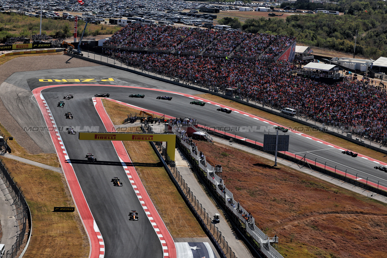 GP STATI UNITI, Oscar Piastri (AUS) McLaren MCL38.

20.10.2024. Formula 1 World Championship, Rd 19, United States Grand Prix, Austin, Texas, USA, Gara Day.

 - www.xpbimages.com, EMail: requests@xpbimages.com © Copyright: Coates / XPB Images