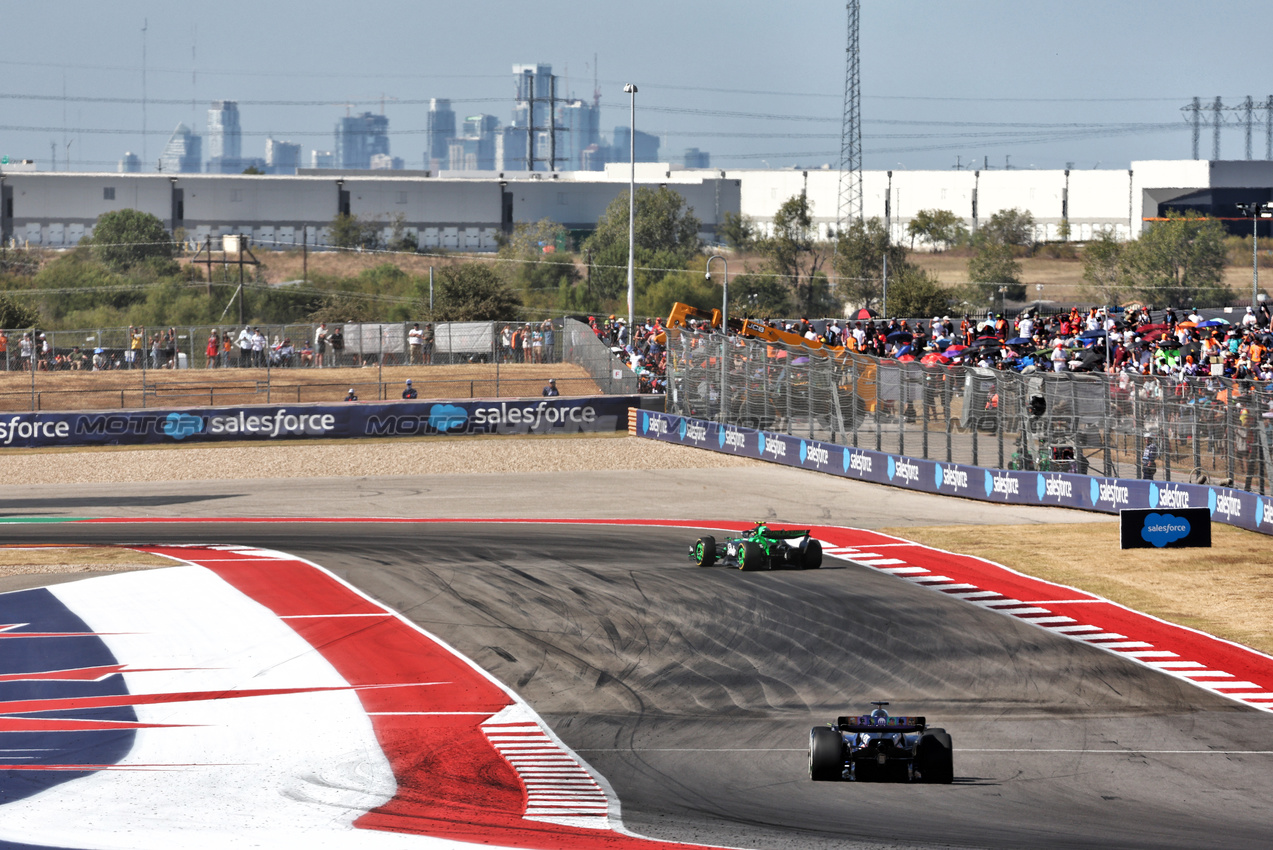 GP STATI UNITI, Alexander Albon (THA) Williams Racing FW46.

20.10.2024. Formula 1 World Championship, Rd 19, United States Grand Prix, Austin, Texas, USA, Gara Day.

 - www.xpbimages.com, EMail: requests@xpbimages.com © Copyright: Coates / XPB Images