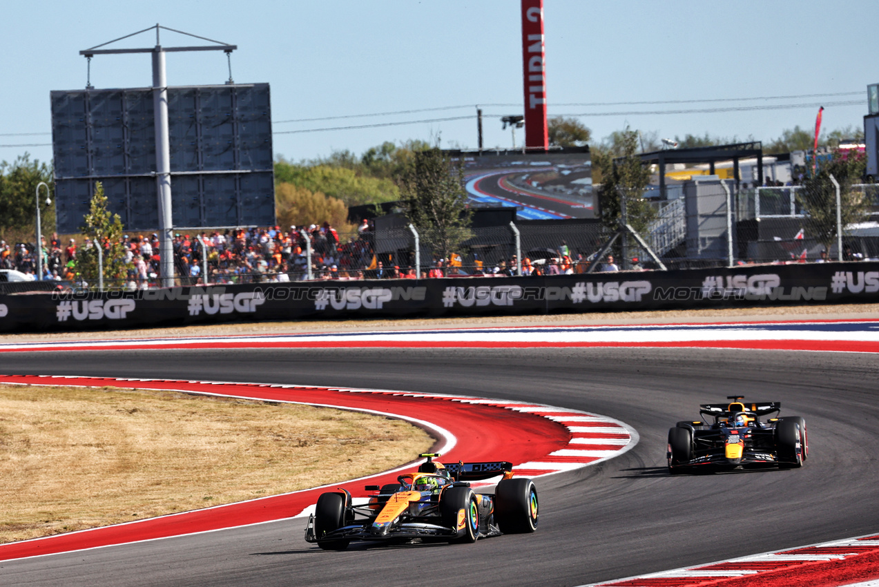 GP STATI UNITI, Lando Norris (GBR) McLaren MCL38.

20.10.2024. Formula 1 World Championship, Rd 19, United States Grand Prix, Austin, Texas, USA, Gara Day.

 - www.xpbimages.com, EMail: requests@xpbimages.com © Copyright: Coates / XPB Images