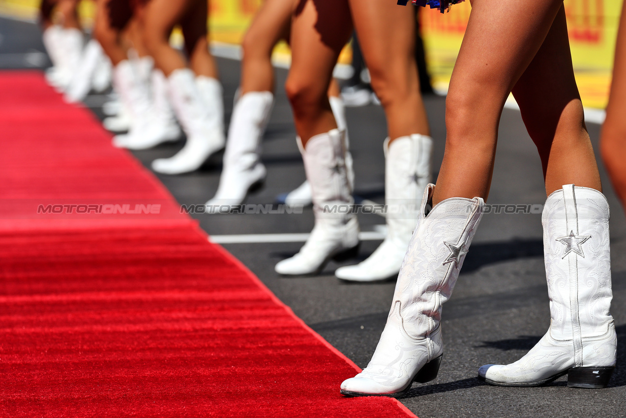 GP STATI UNITI, Circuit Atmosfera - Dallas Cowboys Cheerleaders at the drivers' parade. 

20.10.2024. Formula 1 World Championship, Rd 19, United States Grand Prix, Austin, Texas, USA, Gara Day.

- www.xpbimages.com, EMail: requests@xpbimages.com © Copyright: Moy / XPB Images